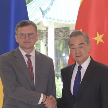 Ucrania recibe el respaldo de China a la negociación con Rusia y cuestiona el camino de la guerra defendido por Europa
